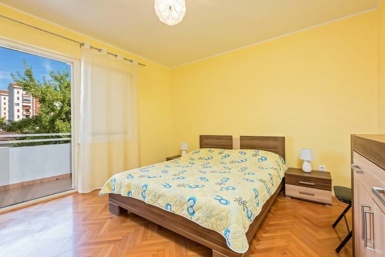 פורץ Apartment Rosa 0*,