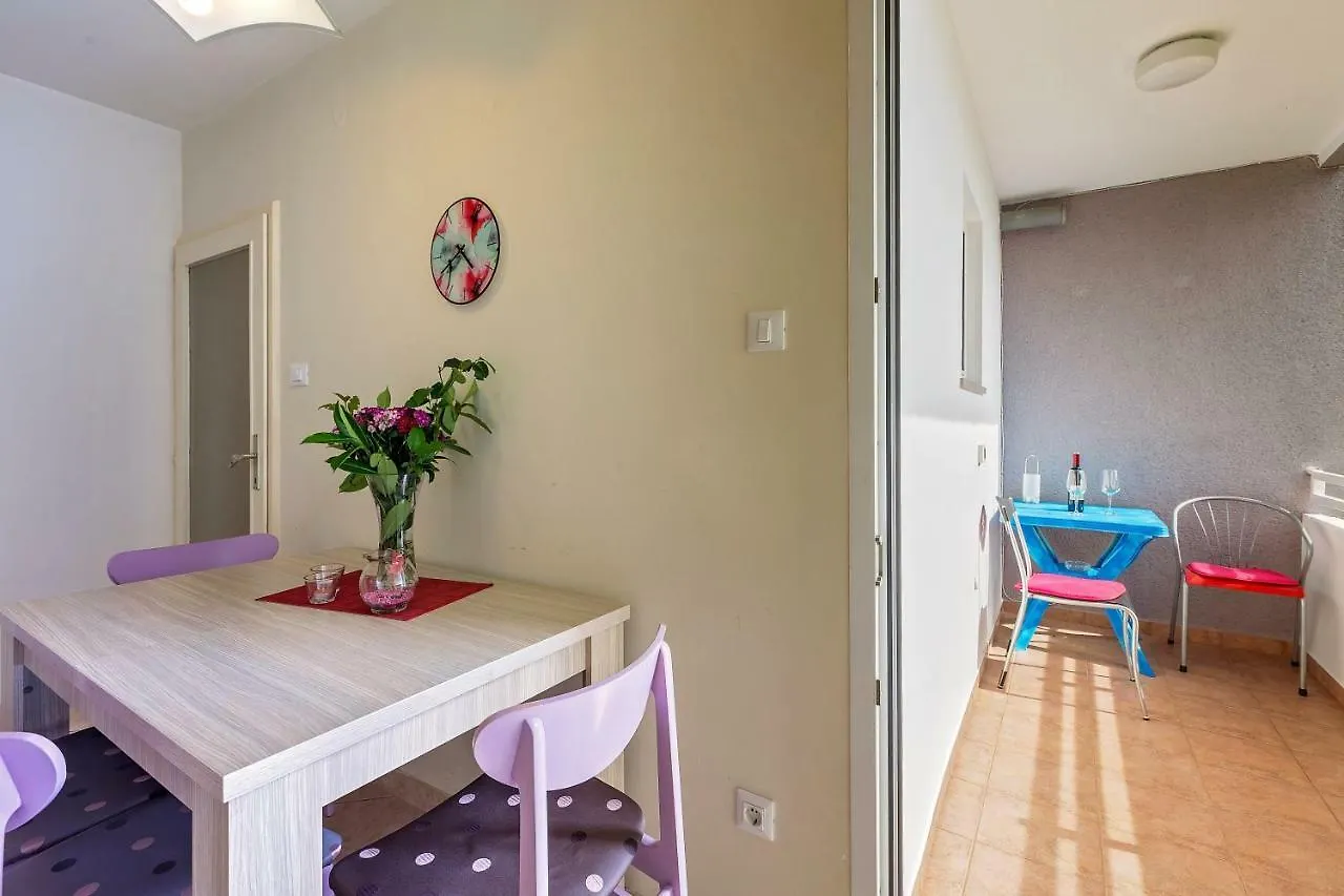 פורץ Apartment Rosa 0*,